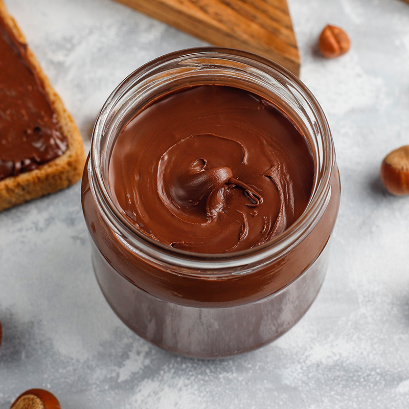 Atelier adultes – Tarte de saison – Samedi 27 juin 2026 – 13h45 à 16h45 - Chocolate spread or nougat cream with hazelnuts in glass jar on